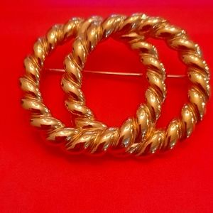 Vtg Napier 80's Gold Tone Double Rope Rings Brooch Pin